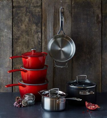 Чавунний сотейник Ø 20 см, 2,5 л з кришкою, вишнево-червоний Signature Le Creuset