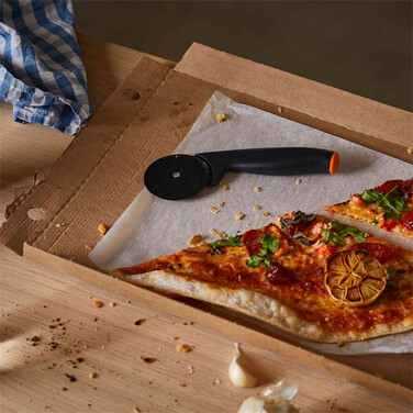 Нож для пиццы Fiskars Functional Form (1019533)