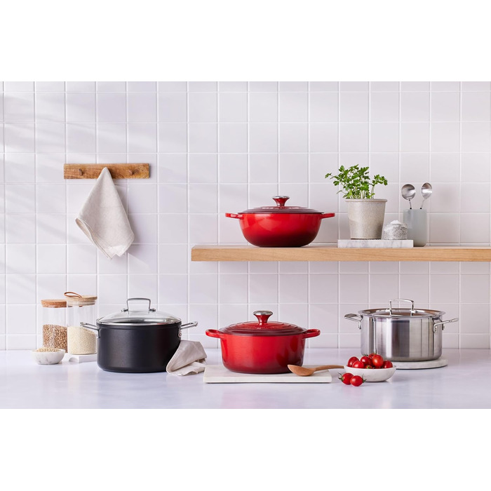 Чавунна каструля Le Creuset Signature, 26 см, 4,1 л, для всіх типів плит та індукції (Кишенево-червоний)
