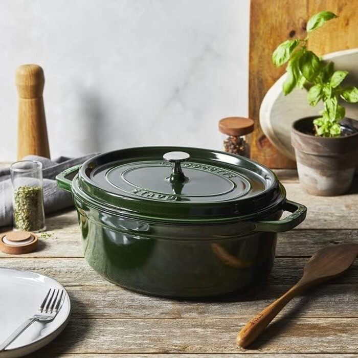 Чавунна жаровня/кокотниця STAUB, овальна 6,7 л, (31 см, базилік/зелений)