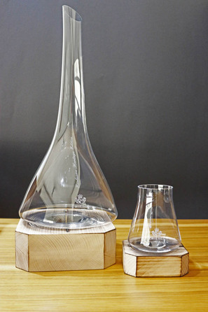 Келих для вина 0,62 л на дерев'яній підставці Iconics Zwiesel Glas