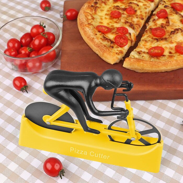 Резак для пиццы в виде велосипедиста с подставкой, желтый KUONIIY