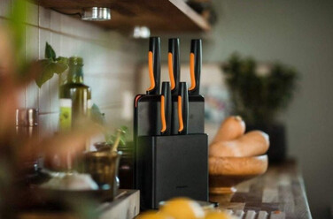 Набор ножей Fiskars Functional Form с черной подставкой 5 шт. (1057554)