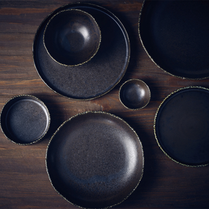 Презентаційна тарілка з бортиком 28*h 2.9 см, Terra Porcelain Roko Cinder Black, GenWare