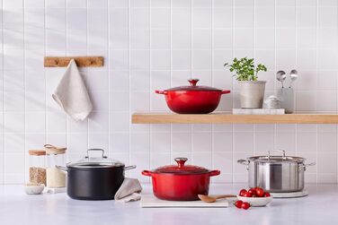 Чавунна каструля Le Creuset Signature, 26 см, 4,1 л, для всіх типів плит та індукції (Кишенево-червоний)