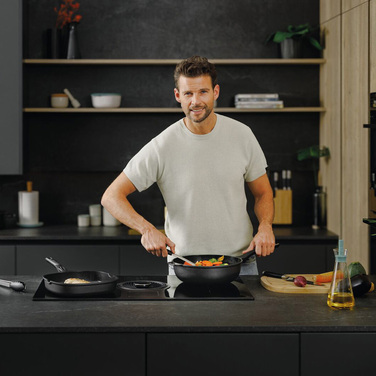 Сковорода-вок з антипригарним покриттям BergHOFF LEO PHANTOM, діам. 30 см, 5,2 л