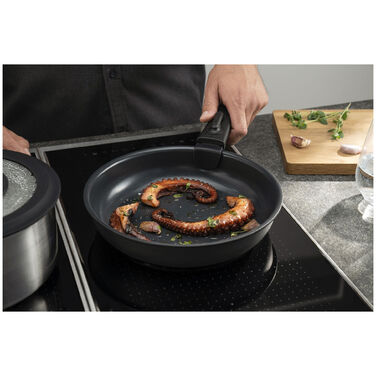 Сковорода 28 см без ручки із антипригарним покриттям, чорна Unlock Zwilling